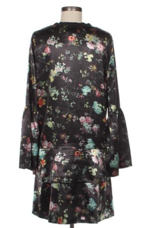 Kleid Norr, Größe M, Farbe Mehrfarbig, Preis € 10,99