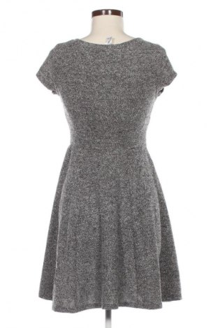 Kleid Now, Größe M, Farbe Grau, Preis € 5,99