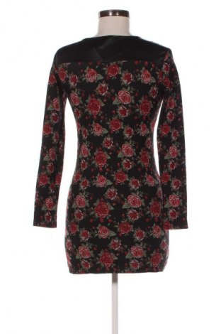 Рокля Stradivarius, Размер S, Цвят Многоцветен, Цена 3,06 €