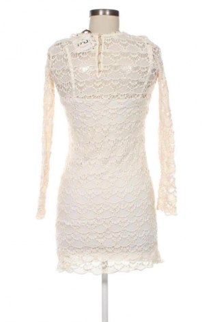 Рокля Zara Trafaluc, Размер S, Цвят Екрю, Цена 3,57 €