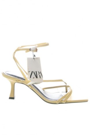 Σανδάλια Zara, Μέγεθος 41, Χρώμα Κίτρινο, Τιμή 22,99 €