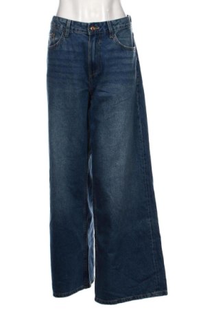 Дамски дънки Bershka, Размер L, Цвят Син, Цена 21,97 €, #137874108