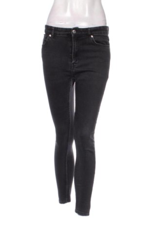 Damskie jeansy Bershka, Rozmiar M, Kolor Czarny, Cena 62,91 zł, #137863423