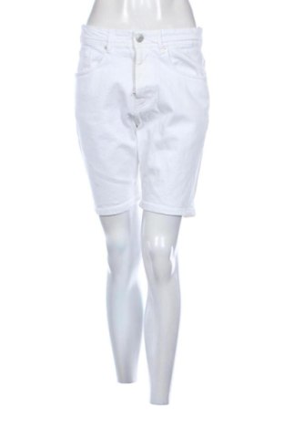 Pantaloni scurți de femei Zara, Mărime M, Culoare Alb, Preț 71,99 Lei, #137855767