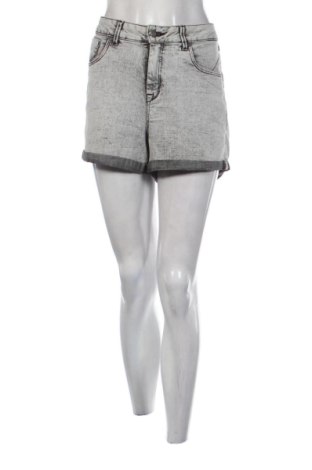 Pantaloni scurți de femei Clockhouse, Mărime L, Culoare Gri, Preț 52,49 Lei, #137867698