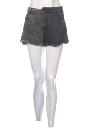 Дамски къс панталон Bershka, Размер M, Цвят Многоцветен, Цена 11,00 €, #137883324