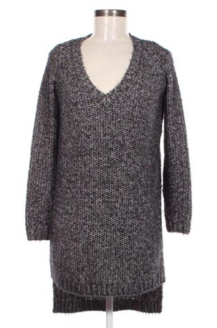 Dámský svetr Bershka, Velikost M, Barva Šedá, Cena  199,00 Kč