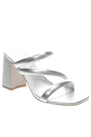 Γυναικείες παντόφλες Guess, Μέγεθος 40, Χρώμα Ασημί, Τιμή 38,99 €