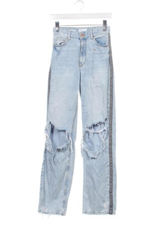 Дамски дънки Bershka, Размер XS, Цвят Син, Цена 10,73 €