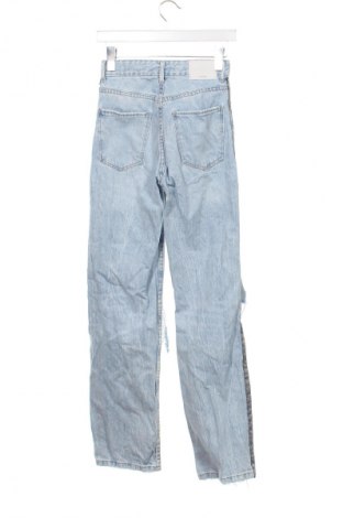 Дамски дънки Bershka, Размер XS, Цвят Син, Цена 10,73 €