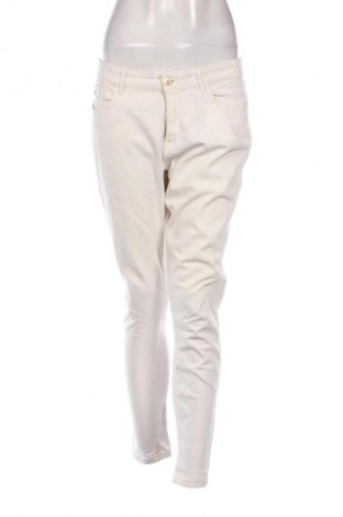 Γυναικείο Τζίν Stradivarius, Μέγεθος L, Χρώμα Λευκό, Τιμή 5,99 €