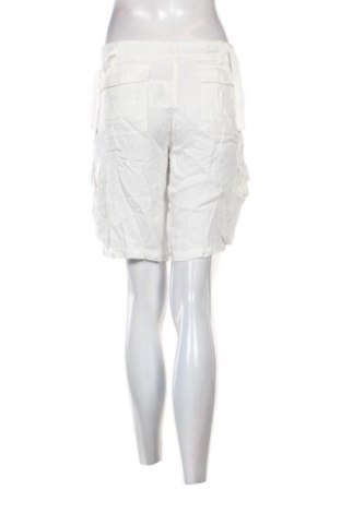 Дамски къс панталон Aeronautica Militare, Размер XL, Цвят Бял, Цена 29,65 €