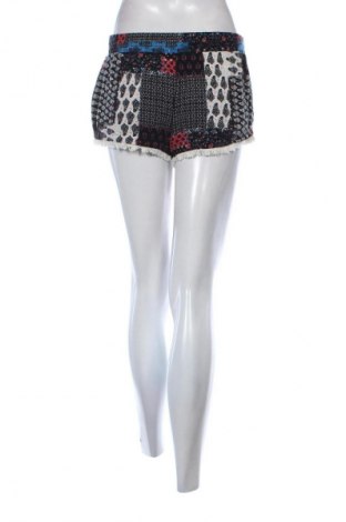 Dámské kraťasy  Bershka, Velikost S, Barva Vícebarevné, Cena  139,00 Kč
