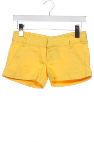 Dámské kraťasy  Bershka, Velikost S, Barva Žlutá, Cena  159,00 Kč