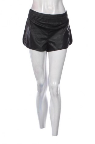 Dámské kraťasy  Bershka, Velikost S, Barva Černá, Cena  159,00 Kč