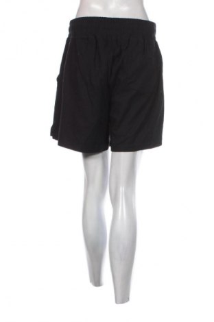 Dámské kraťasy  GCDS, Velikost M, Barva Černá, Cena  4 299,00 Kč