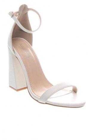 Încălțăminte de damă Public Desire, Mărime 38, Culoare Alb, Preț 43,99 Lei