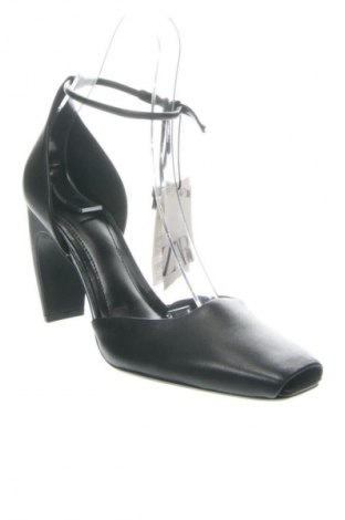 Obuwie damskie Zara, Rozmiar 40, Kolor Czarny, Cena 215,99 zł