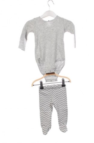 Kinder - Set Latte, Größe 6-9m/ 68-74 cm, Farbe Grau, Preis 31,99 €