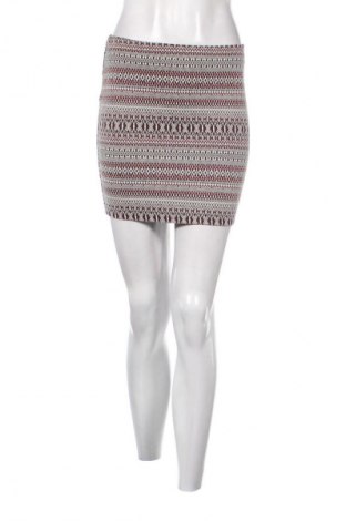 Пола Bershka, Размер S, Цвят Многоцветен, Цена 3,06 €