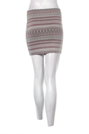 Пола Bershka, Размер S, Цвят Многоцветен, Цена 3,06 €