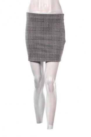 Пола Bershka, Размер S, Цвят Многоцветен, Цена 2,04 €