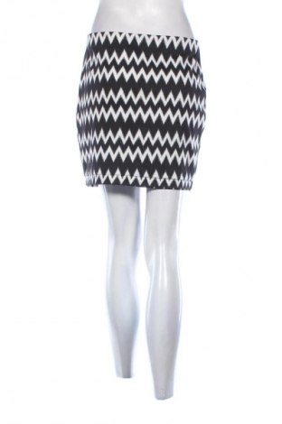 Sukně H&M, Velikost M, Barva Vícebarevné, Cena  49,00 Kč