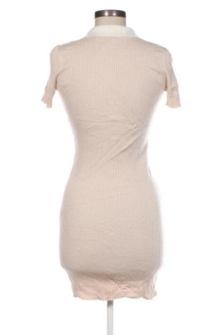 Рокля Bershka, Размер M, Цвят Бежов, Цена 3,57 €