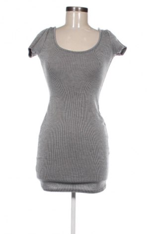 Šaty  Pretty Little Thing, Velikost M, Barva Vícebarevné, Cena  212,00 Kč