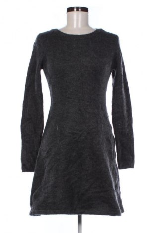 Kleid Shrinking Violet, Größe S, Farbe Grau, Preis 2,99 €