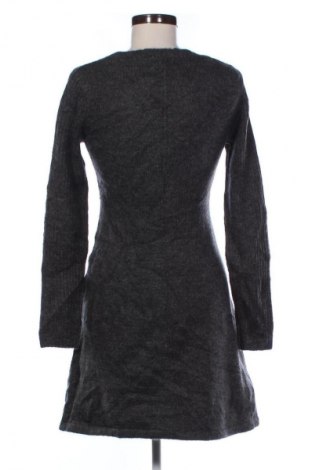 Kleid Shrinking Violet, Größe S, Farbe Grau, Preis 2,99 €