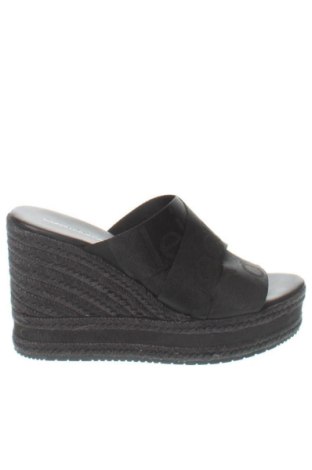Чехли Calvin Klein Jeans, Размер 39, Цвят Черен, Цена 81,62 €, #137918855