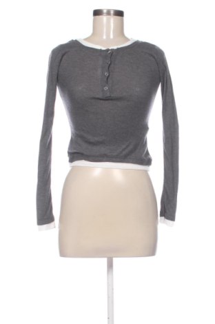 Γυναικεία μπλούζα Pull&Bear, Μέγεθος XS, Χρώμα Γκρί, Τιμή 6,00 €, #137933209