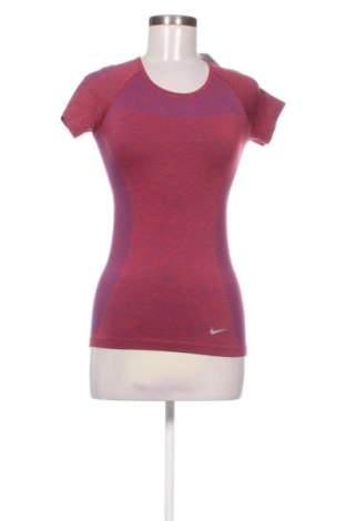 Tricou de femei Nike, Mărime XS, Culoare Multicolor, Preț 104,98 Lei, #137924186