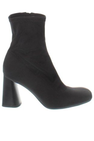 Дамски боти Stradivarius, Размер 36, Цвят Черен, Цена 27,05 €, #137918254
