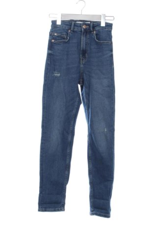 Дамски дънки Stradivarius, Размер XS, Цвят Син, Цена 19,00 €, #137906381