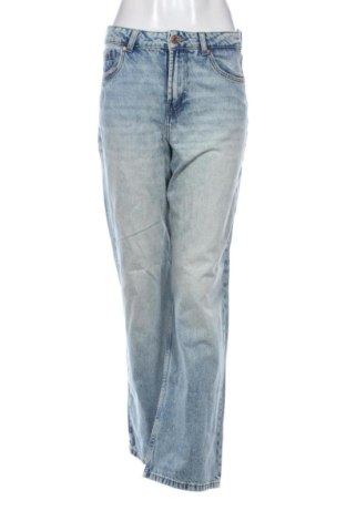 Blugi de femei Bershka, Mărime M, Culoare Albastru, Preț 78,74 Lei, #137907052