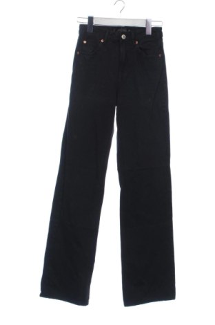 Дамски дънки Stradivarius, Размер XS, Цвят Черен, Цена 14,00 €, #137914971