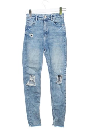 Дамски дънки Bershka, Размер XS, Цвят Син, Цена 12,38 €, #137921571