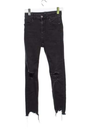 Дамски дънки Bershka, Размер XS, Цвят Черен, Цена 12,19 €, #137921711