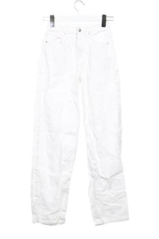 Дамски дънки Sinsay, Размер XXS, Цвят Бял, Цена 9,00 €, #137927347