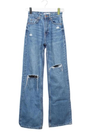 Női farmernadrág Bershka, Méret XXS, Szín Kék, Ár 4 965 Ft, #137927593