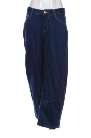 Blugi de femei Bershka, Mărime M, Culoare Albastru, Preț 75,94 Lei, #137911379