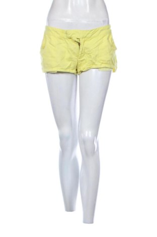 Pantaloni scurți de femei Pepe Jeans, Mărime M, Culoare Galben, Preț 157,47 Lei, #137905006