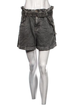 Dámské kraťasy  Bershka, Velikost L, Barva Šedá, Cena  300,00 Kč, #137906473