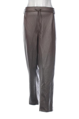 Дамски панталон ONLY Carmakoma, Размер 4XL, Цвят Кафяв, Цена 13,80 €, #137875484
