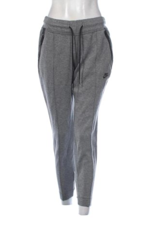 Pantaloni trening de femei Nike, Mărime M, Culoare Gri, Preț 172,99 Lei, #137890114