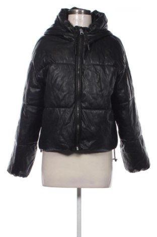Geacă de femei Bershka, Mărime S, Culoare Negru, Preț 192,00 Lei, #137907032