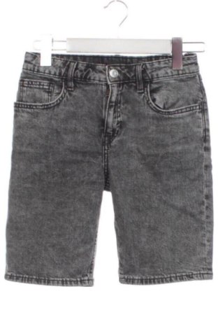Kinder Shorts H&M, Größe 8-9y/ 134-140 cm, Farbe Grau, Preis 7,00 €, #137928005