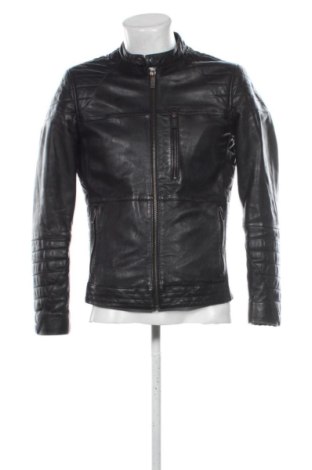 Ανδρικό δερμάτινο μπουφάν Bershka, Μέγεθος M, Χρώμα Μαύρο, Τιμή 92,00 €, #137941263